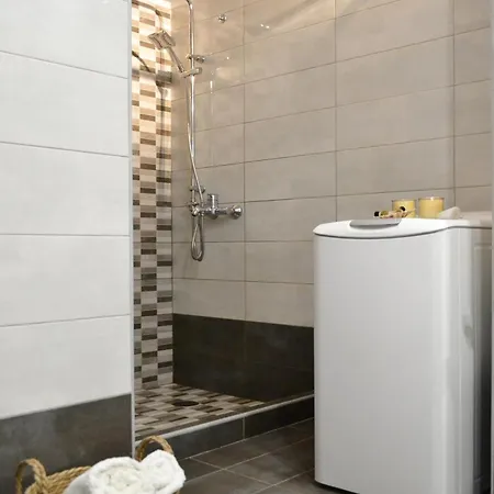 Ariadne & Theseus Lejlighed